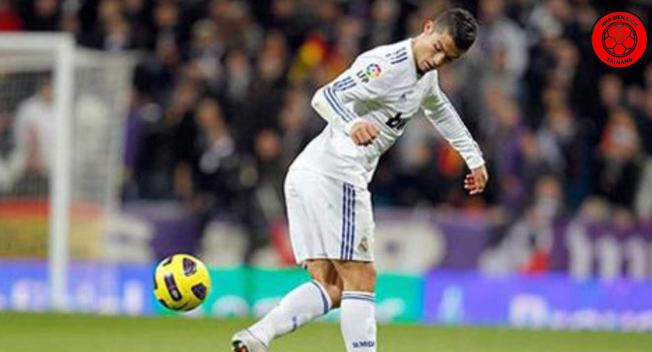 Cú đánh gót của Ronaldo cũng được coi là bàn thắng đẹp mắt của anh trong sự nghiệp.